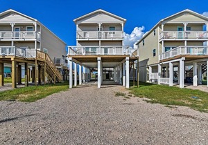 Surfside Beach House with Balcony and Ocean Views!