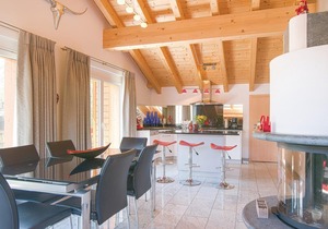 Surrounded by green meadows and with a fantastic view of the surrounding mountains, this vacation ap