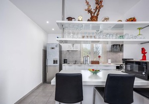 Surrounded by greenery and located in the small Istrian village of Bratuli.