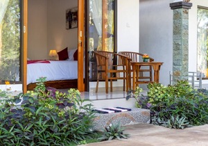 Surya Maha Bungallo(Double bed with Pool view)