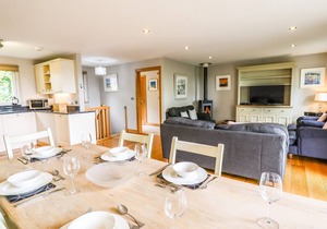 SWANDOWN, 20 POLDON, romantic, with pool in Cricket St. Thomas