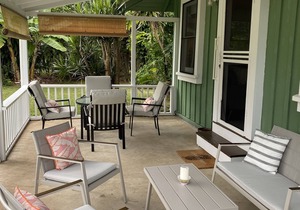Sweet Vintage Hawaiian Cottage and Guest House! Great deal in beautiful Lanikai!