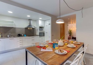 Sweett | Callao I - Three Bedroom Apartment, Sleeps 7