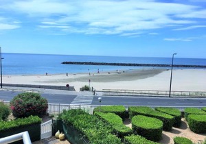 T2 EN 1ERE LIGNE MER AVEC PARKING