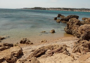 T2 garden level in villa. Swimming pool. 500 m. from the sea. 30 mins walk from SANARY