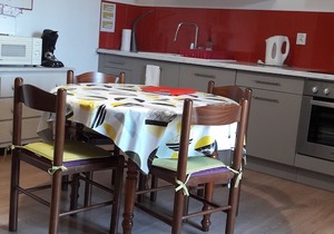 T2 garden level in villa. Swimming pool. 500 m. from the sea. 30 mins walk from SANARY