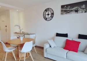 T2 sea view air-conditioned 8m2 terr. 2nd floor sea / city center at 200m WIFI