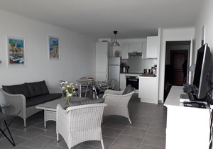 T3 apartment corniche des Baux, seafront, quiet 5 people 5 minutes from the port and shops