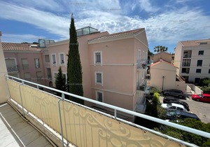 T3 apartment in the city center, port shops and beach on foot for 4