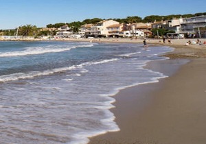T3 feet in the water the lecques
