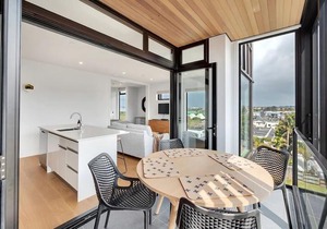 Takapuna Contemporary 2BR w/Carpark