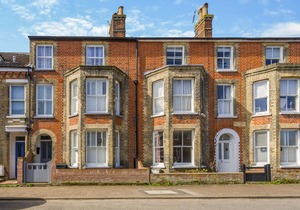 Tall Cottage - Six Bedroom House, Sleeps 10