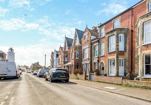 Tall Cottage - Six Bedroom House, Sleeps 10