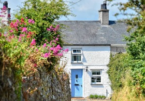 Tan y Fynwent in the beautiful Pwllheli