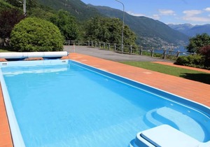 Tasteful 2 bedroom apartment in a small residence with pool