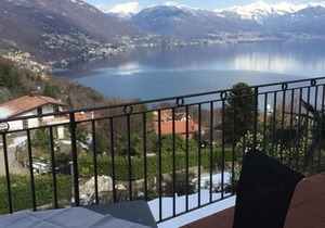 Tasteful 2 bedroom apartment in a small residence with pool