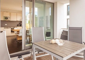 Tasteful Baltic Sea apartment close to the beach with large balcony & whirlpool bath