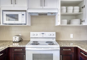 Tasteful Palo Alto 2BR w/W/D, Pool & Spa, near 280 & 101, by Blueground