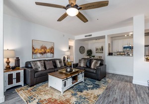 Tastefully Decorated, Perfect Scottsdale Location condo w/Pool, Spa, Gym!