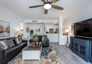 Tastefully Decorated, Perfect Scottsdale Location condo w/Pool, Spa, Gym!