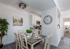 Tastefully Decorated, Perfect Scottsdale Location condo w/Pool, Spa, Gym!