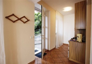 Tastefully furnished 2-room apartment with sea garden and beach