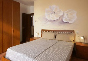 Tastefully furnished 2-room apartment with sea garden and beach