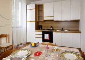 Tastefully furnished 2-room apartment with sea garden and beach