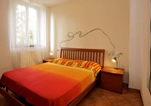 Tastefully furnished 2-room apartment with sea garden and beach