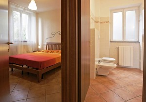 Tastefully furnished 2-room apartment with sea garden and beach