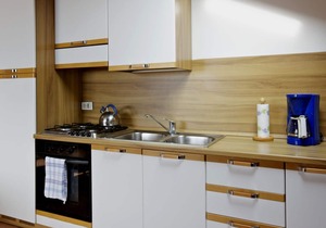 Tastefully furnished 3-room apartment with sea garden and beach
