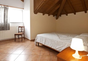 Tastefully furnished 3-room apartment with sea garden and beach