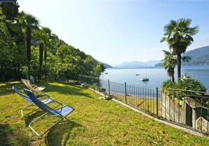 Tastefully furnished 1-room apartment with sea garden and beach