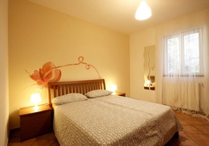 Tastefully furnished 2-room apartment with sea garden and beach