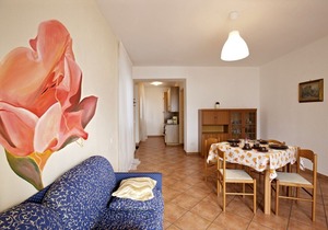 Tastefully furnished 2-room apartment with sea garden and beach