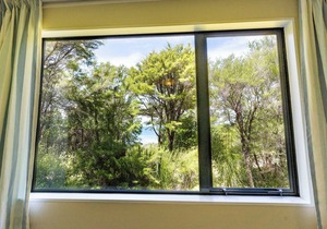 Tauhou Cabin - Ao Marama Retreat - Stunning Bush setting and Ocean Views