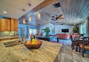 Tempe Temptation: Luxury Home w/Jacuzzi