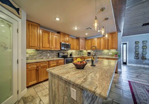Tempe Temptation: Luxury Home w/Jacuzzi