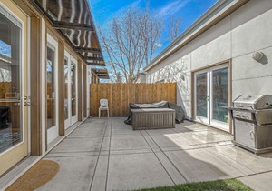 Tennyson St. Luxury Walk Everywhere Sleeps 8!