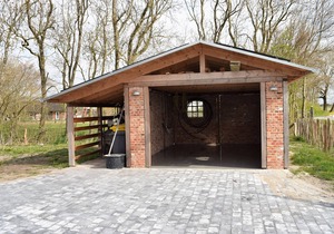 Thatched roof, fence, WLAN, sauna, fireplace, six persons