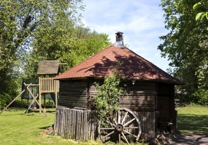 Thatched roof house with proximity to the Baltic Sea, outdoor sauna, playground & large garden
