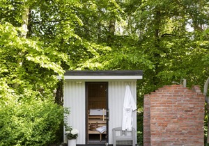 Thatched roof house with proximity to the Baltic Sea, outdoor sauna, playground & large garden