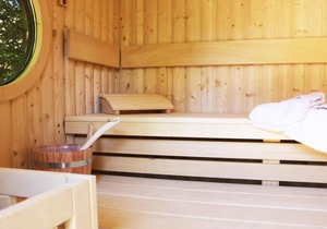 Thatched roof house with proximity to the Baltic Sea, outdoor sauna, playground & large garden