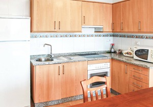 The apartment is located in the seaside village of Raxo and offers a magnificent view of the Riades