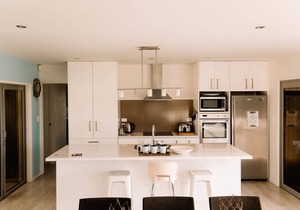 The Beach House - A wonderful modern beach home with glorious sea views
