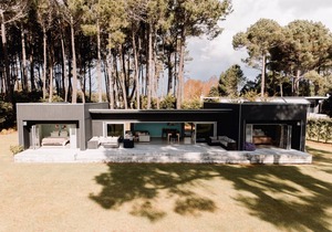 The Beach House - A wonderful modern beach home with glorious sea views