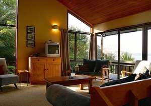 The Beeches - Pukawa Bay Holiday Home