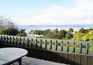 The Beeches - Pukawa Bay Holiday Home, PUKAWA BAY