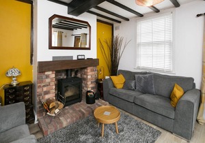 The Bewdley Bolt Hole ✅ LogBurner🔥King Bed 📶WiFi