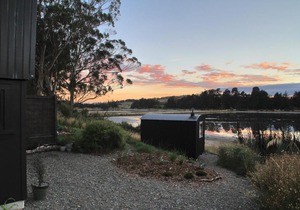 The Bird Hide - rustic luxury by the water